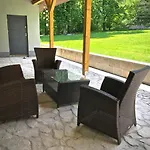 Mezonetovy S Terasou Na Samote V Lese