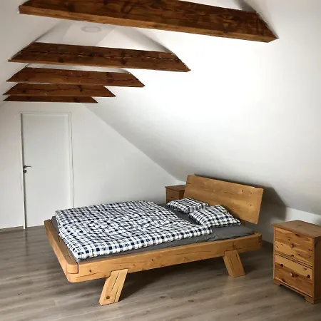 Mezonetový S Terasou Na Samotě V Lese