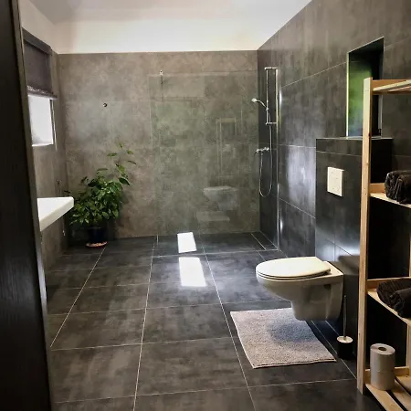 Mezonetovy S Terasou Na Samote V Lese דירה *