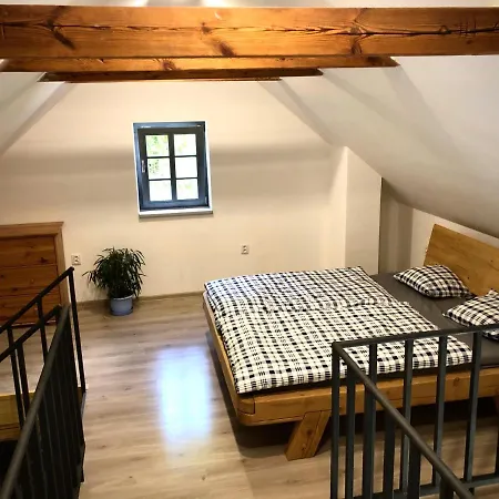 Mezonetovy S Terasou Na Samote V Lese Appartement
