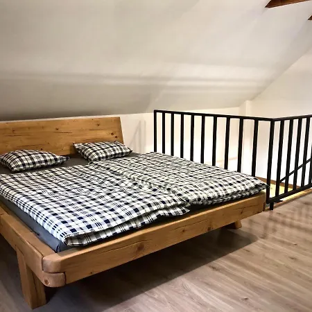 Mezonetovy S Terasou Na Samote V Lese Appartement *